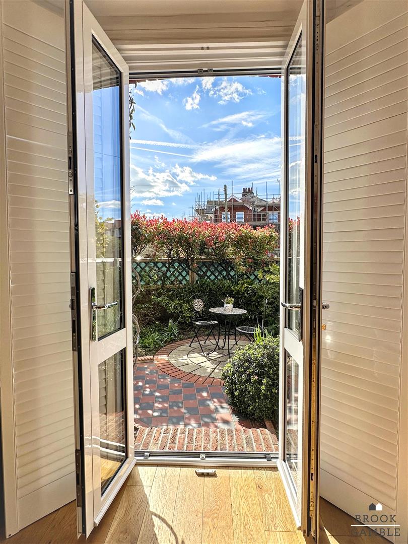 4 Bedroom House. Milton Road in Eastbourne,  15
